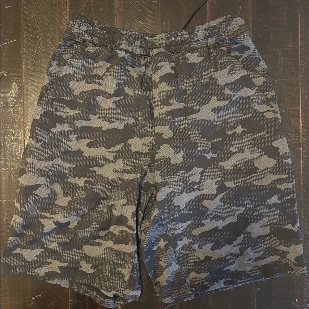 lululemon athletica Men's Black and Gray Camouflage Shorts